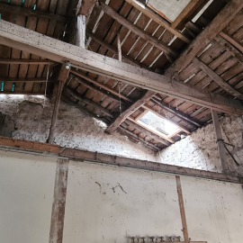 Le vélux du futur dressing est posé