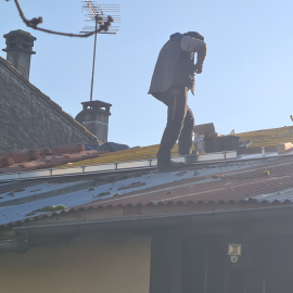 Pose de la gouttière "Nantaise" côté voisine